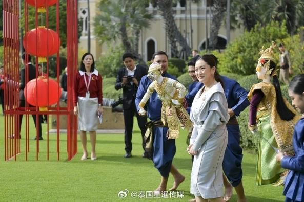 不僅僅是回